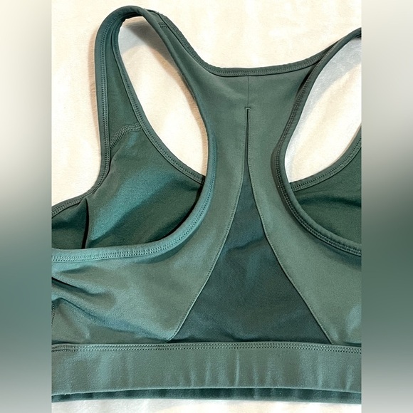 Reebok Women's Racerback Green Sports Bra Size Medium - Picture 8 of 9